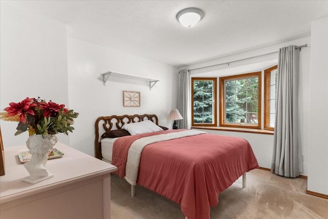 9412 N Oakland Ct, Newman Lake, WA 99025