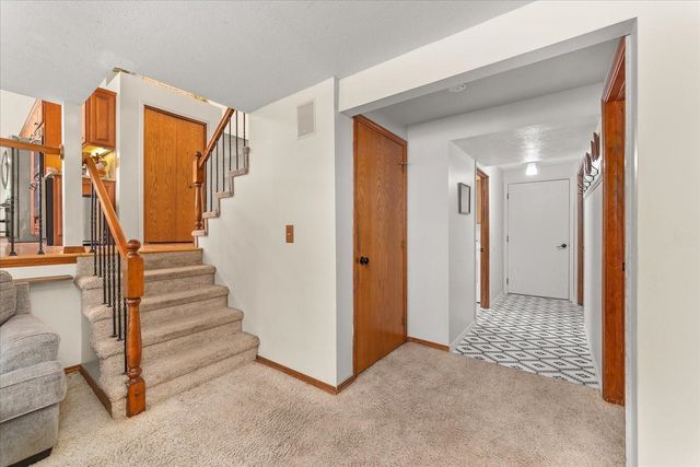 9412 N Oakland Ct, Newman Lake, WA 99025