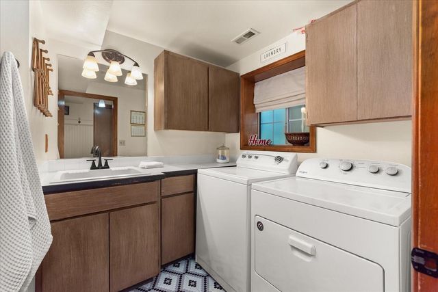 9412 N Oakland Ct, Newman Lake, WA 99025
