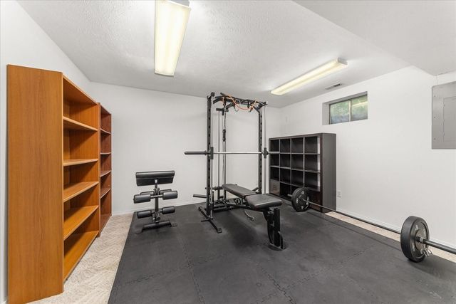 9412 N Oakland Ct, Newman Lake, WA 99025