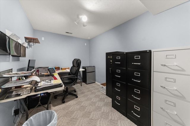 9412 N Oakland Ct, Newman Lake, WA 99025