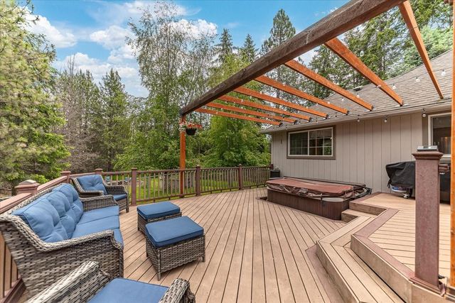 9412 N Oakland Ct, Newman Lake, WA 99025