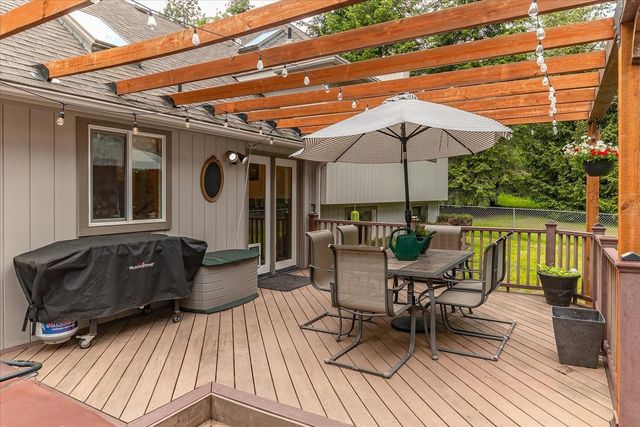 9412 N Oakland Ct, Newman Lake, WA 99025