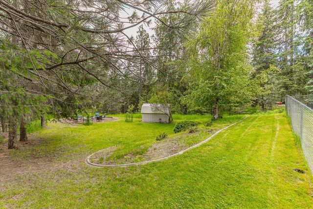 9412 N Oakland Ct, Newman Lake, WA 99025