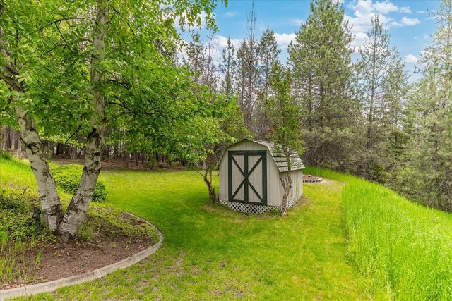 9412 N Oakland Ct, Newman Lake, WA 99025