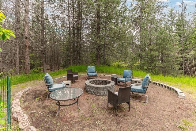 9412 N Oakland Ct, Newman Lake, WA 99025