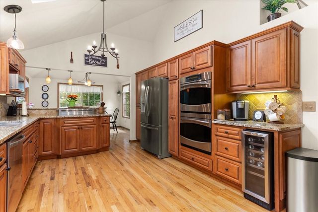 9412 N Oakland Ct, Newman Lake, WA 99025