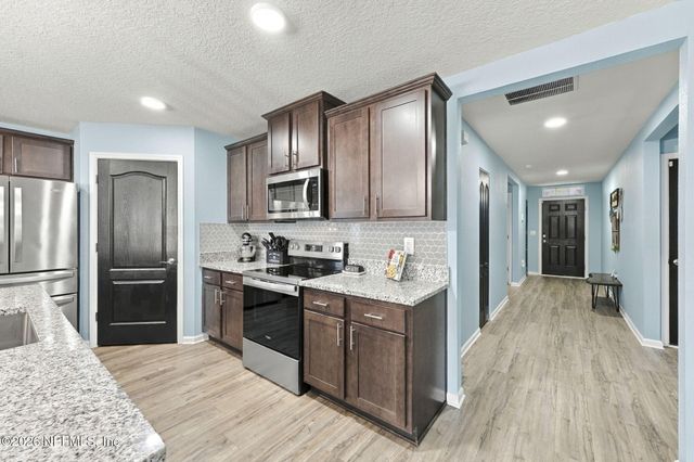 2232 WILLOW GLEN Lane, Green Cove Springs, FL 32043