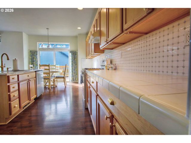 2727 N CRATER Ln, Newberg, OR 97132