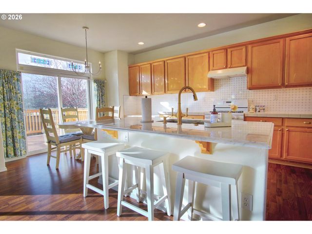 2727 N CRATER Ln, Newberg, OR 97132