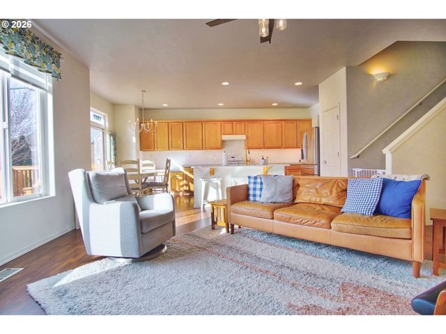 2727 N CRATER Ln, Newberg, OR 97132