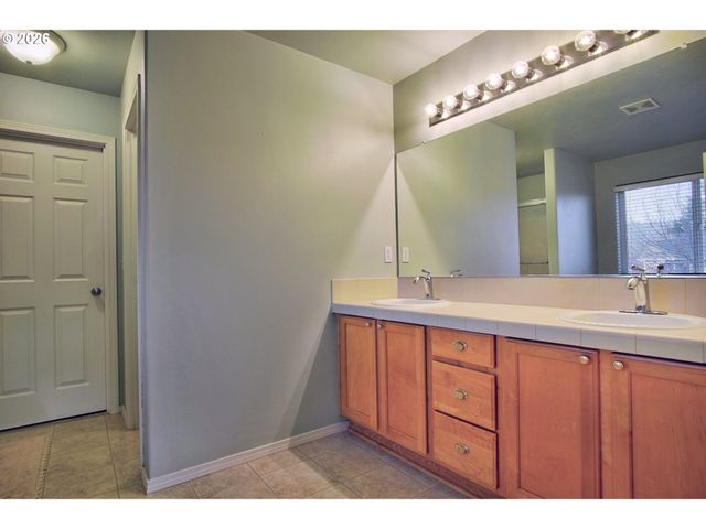 2727 N CRATER Ln, Newberg, OR 97132