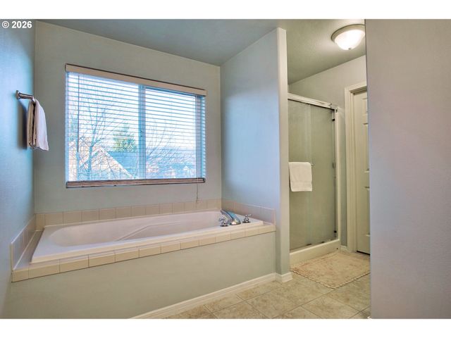 2727 N CRATER Ln, Newberg, OR 97132