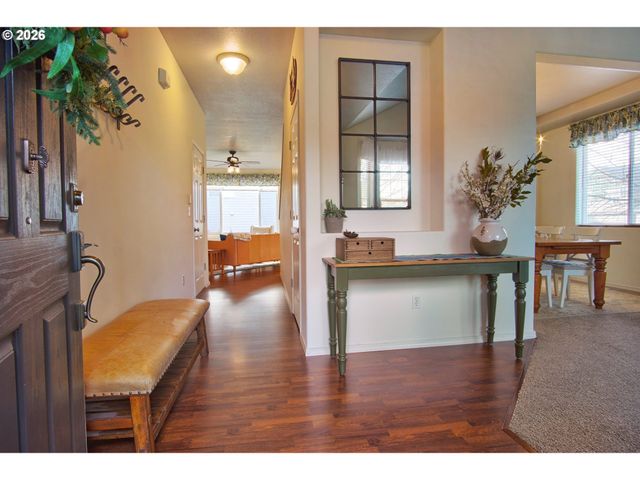 2727 N CRATER Ln, Newberg, OR 97132