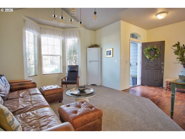 2727 N CRATER Ln, Newberg, OR 97132