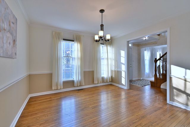 1612 Stonebridge Trail, Wheaton, IL 60189