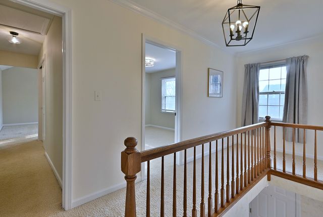 1612 Stonebridge Trail, Wheaton, IL 60189