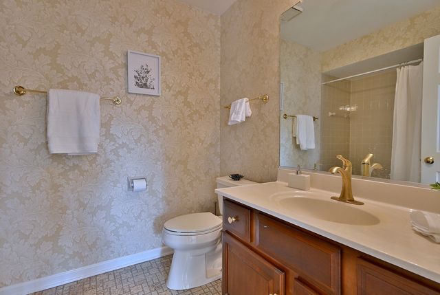 1612 Stonebridge Trail, Wheaton, IL 60189