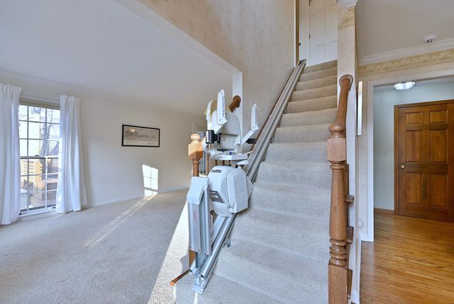 1612 Stonebridge Trail, Wheaton, IL 60189