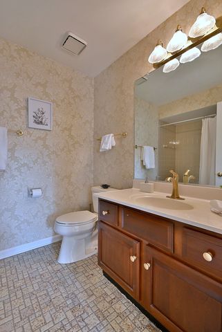 1612 Stonebridge Trail, Wheaton, IL 60189