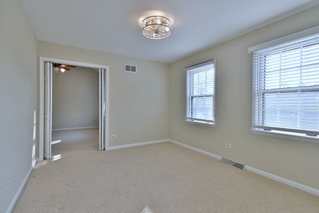 1612 Stonebridge Trail, Wheaton, IL 60189