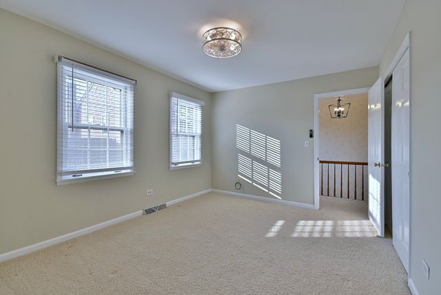 1612 Stonebridge Trail, Wheaton, IL 60189