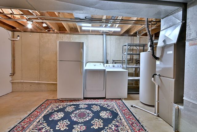 1612 Stonebridge Trail, Wheaton, IL 60189