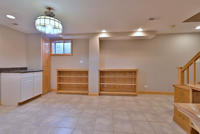 1612 Stonebridge Trail, Wheaton, IL 60189