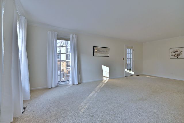 1612 Stonebridge Trail, Wheaton, IL 60189