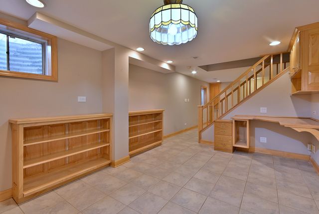 1612 Stonebridge Trail, Wheaton, IL 60189