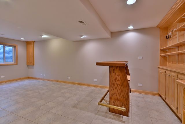 1612 Stonebridge Trail, Wheaton, IL 60189