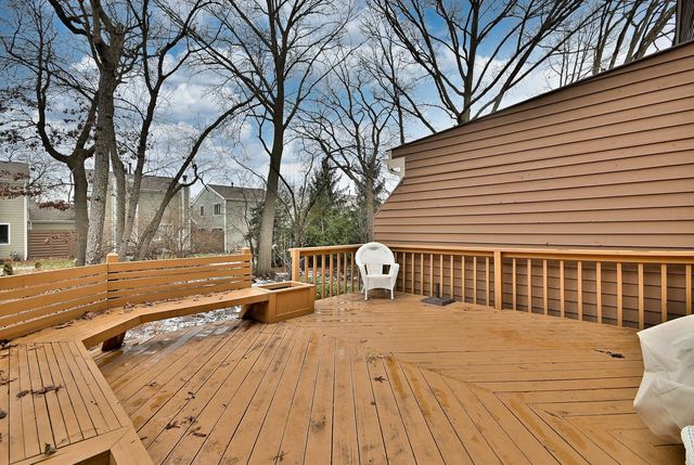 1612 Stonebridge Trail, Wheaton, IL 60189