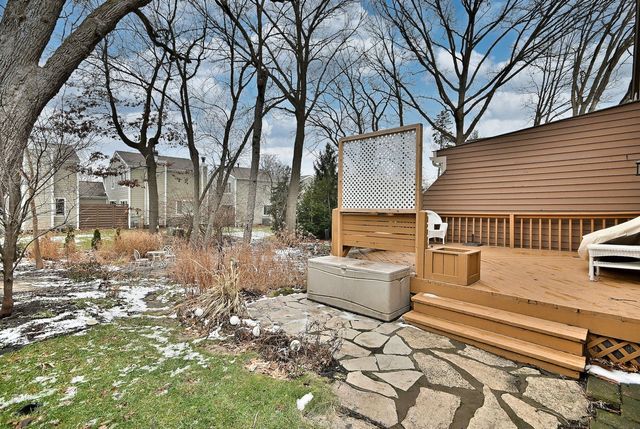 1612 Stonebridge Trail, Wheaton, IL 60189