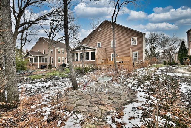 1612 Stonebridge Trail, Wheaton, IL 60189