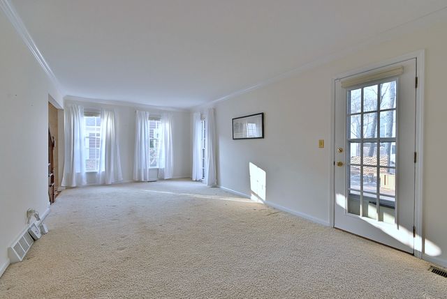 1612 Stonebridge Trail, Wheaton, IL 60189