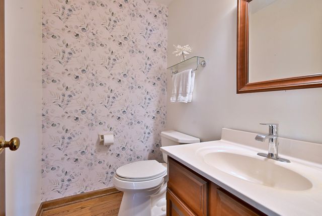 1612 Stonebridge Trail, Wheaton, IL 60189