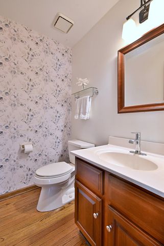 1612 Stonebridge Trail, Wheaton, IL 60189