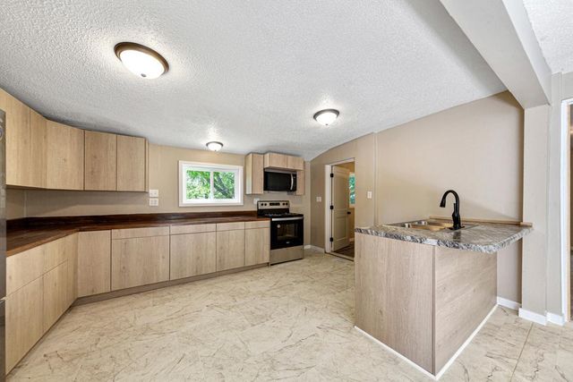 120 4th Avenue SW, Faribault, MN 55021