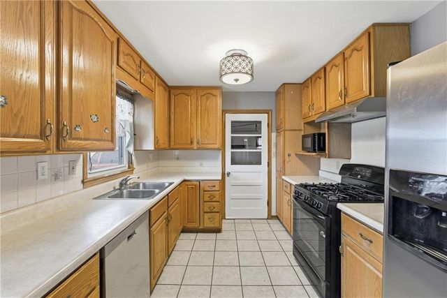 6137 Cernech Road, Kansas City, KS 66104