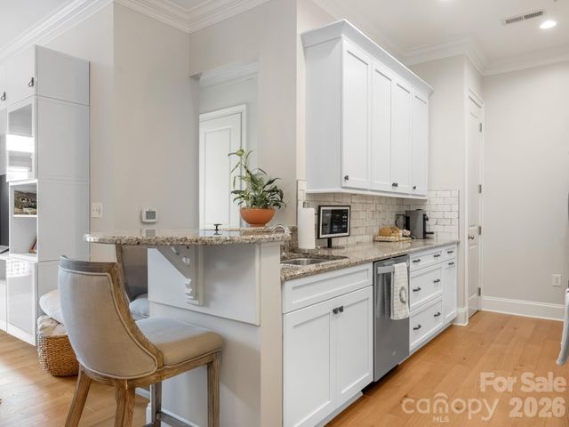 2964 Selwyn Avenue 209, Charlotte, NC 28209