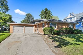 340 Illinois Street, Dundee, IL 60118