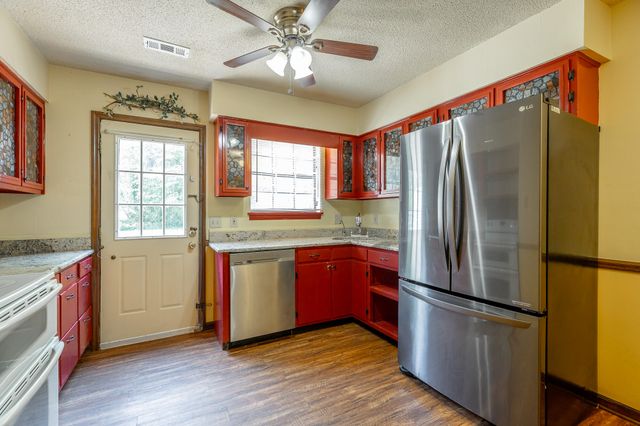1341 Village Green Drive, Hixson, TN 37343