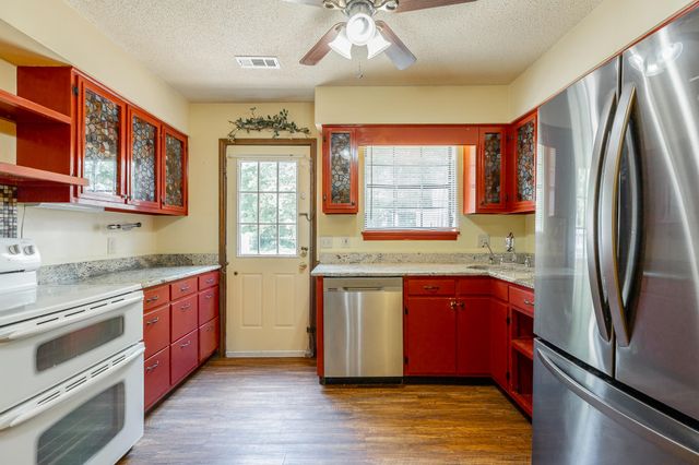1341 Village Green Drive, Hixson, TN 37343