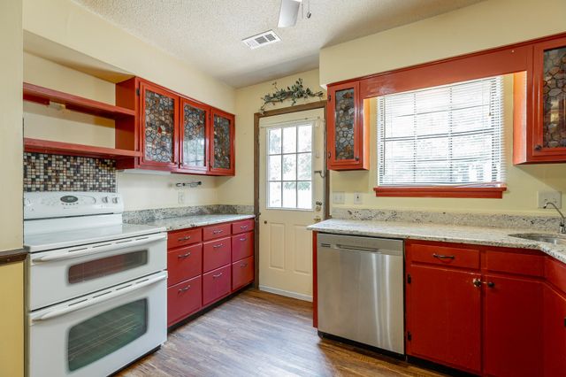1341 Village Green Drive, Hixson, TN 37343