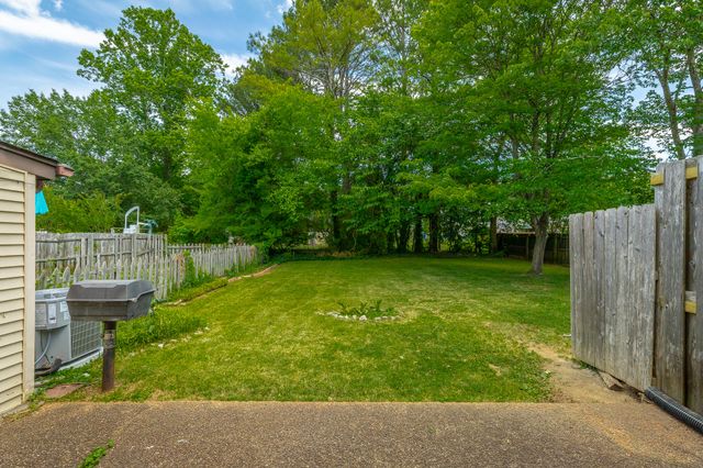 1341 Village Green Drive, Hixson, TN 37343