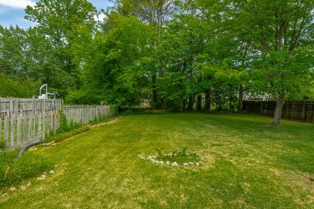 1341 Village Green Drive, Hixson, TN 37343