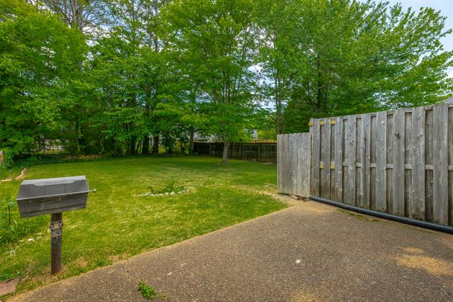 1341 Village Green Drive, Hixson, TN 37343