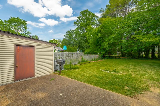 1341 Village Green Drive, Hixson, TN 37343