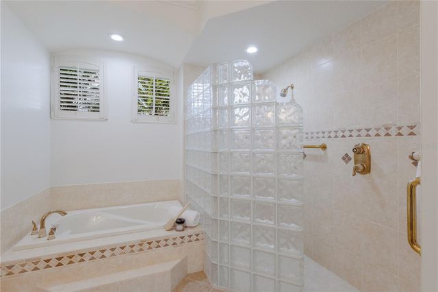 7012 TWIN HILLS TERRACE, Lakewood Ranch, FL 34202