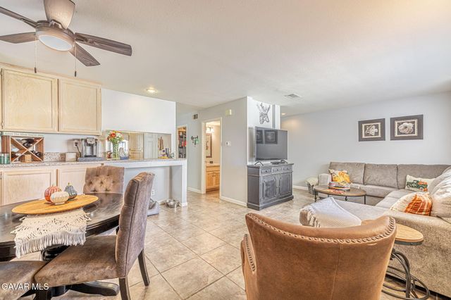43455 30th Street Unit 4, Lancaster, CA 93536